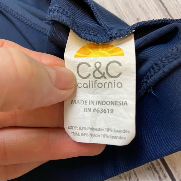 C&C California Navy with Mesh Sports Bra. Size M - Picture 7 of 8